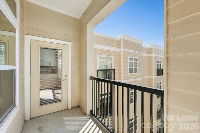 Building Photo - 905 Kenilworth Ave