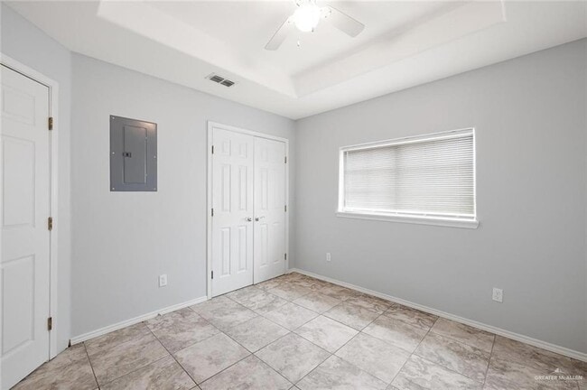 Building Photo - 416 E 5th St