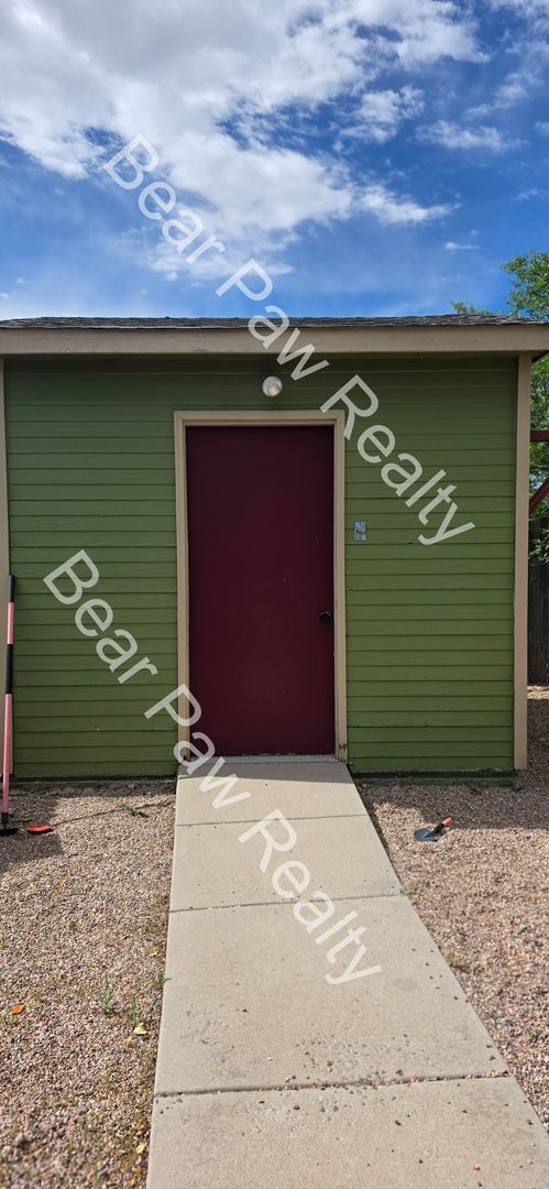 Building Photo - 5605 Bluff Pl
