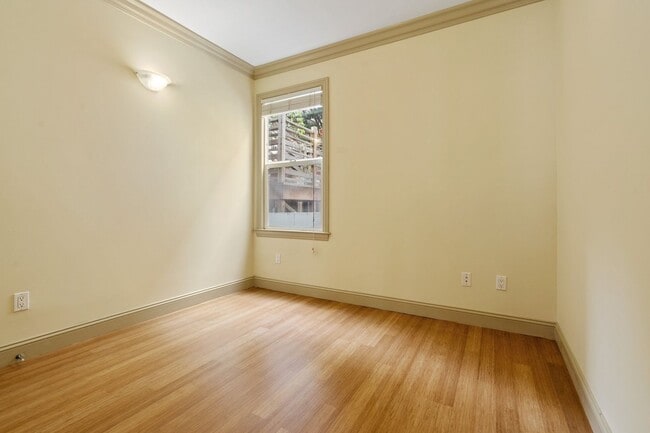 Building Photo - Heart of Hayes Valley - Updated 3 Bed, 2 B...