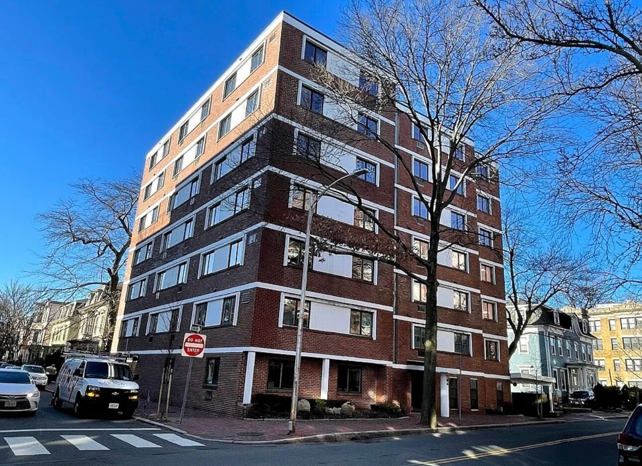 Building Photo - 305 Harvard St