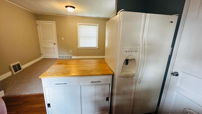 Building Photo - 2 bedroom 1 bath house