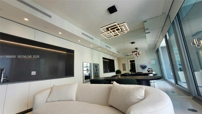 Building Photo - 300 Biscayne Blvd Way