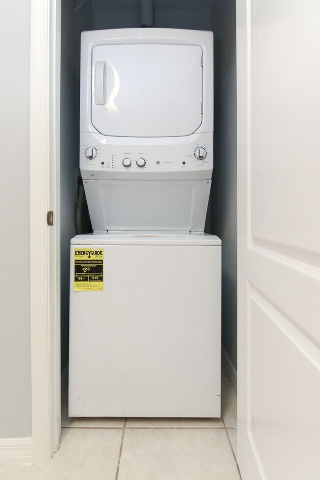 Building Photo - RENT BY MAY 15TH and RECEIVE 2 WEEKS OFF Y...