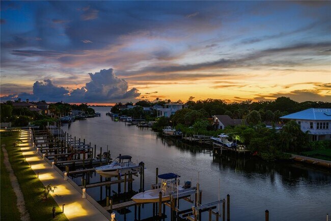 Building Photo - 1709 N Tamiami Trl