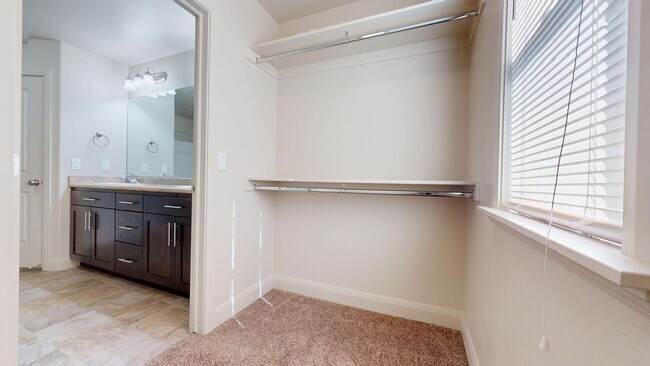 Building Photo - 3 Bedroom Cedar Bend Townhome