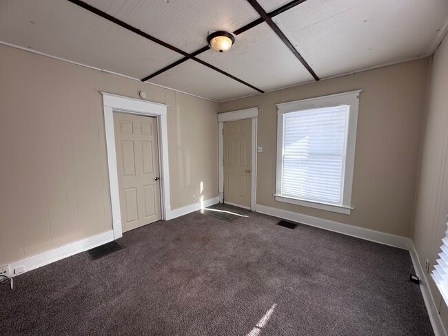 Building Photo - 124 Beard-N