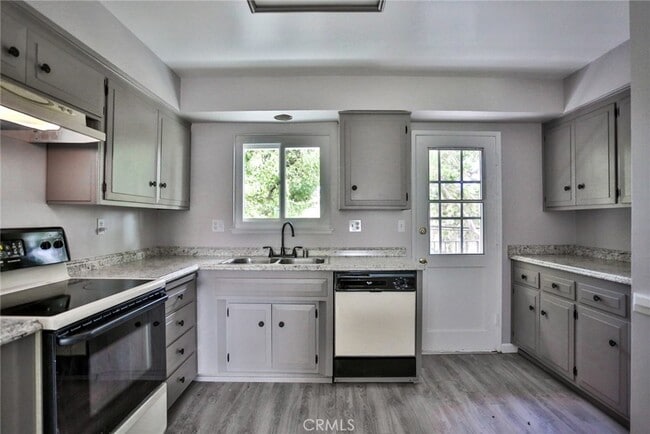 Building Photo - 16862 Coach Ln