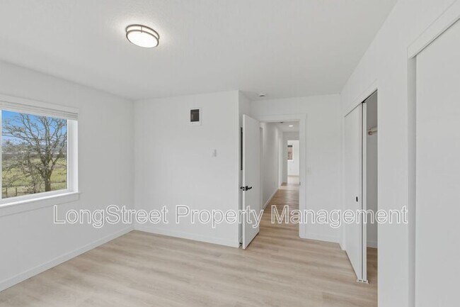 Building Photo - 818 S 19th St