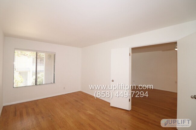 Building Photo - 1 Bed 1 Bath near UCSD, laundry in unit, P...