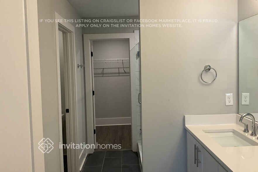 Building Photo - 240 Founders Ln