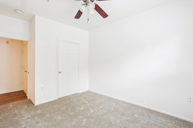 Building Photo - FRESH & READY! 2BD/2BA Next to METRO with ...