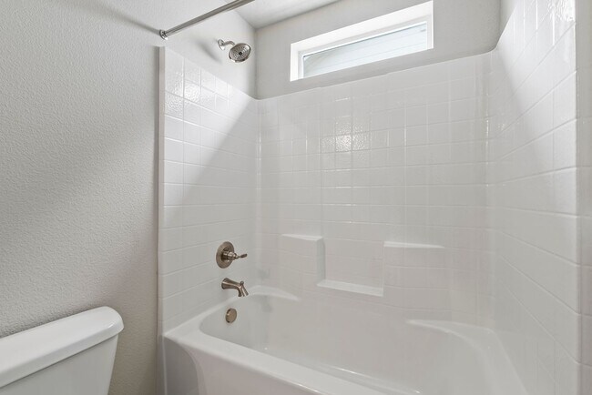 Building Photo - Charming & Modern Townhouse in Meridian!