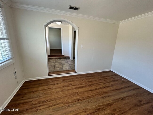 Building Photo - 427 S Macarthur Ave