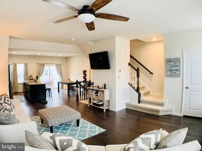 Building Photo - 408 Streamview Dr