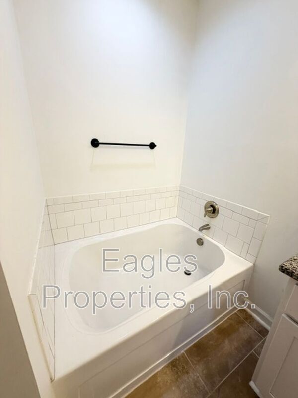 Building Photo - 328 N Landing Dr