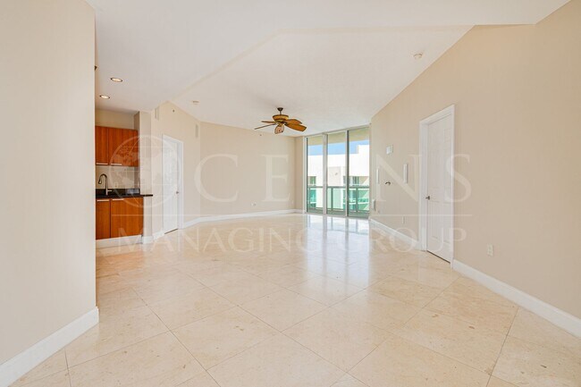 Building Photo - 231 Riverside Dr