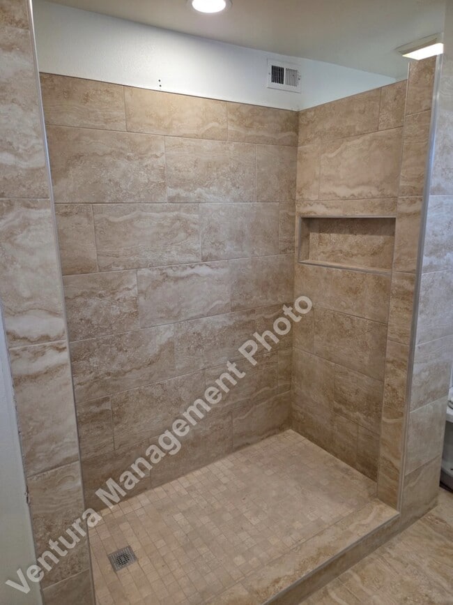 Building Photo - 2333 Lawnview Ct