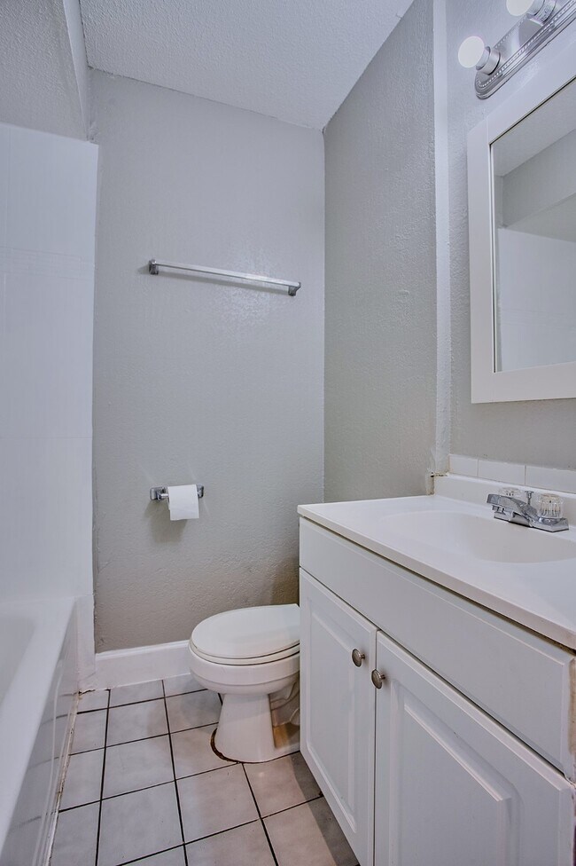 Building Photo - 1423 Hawthorne St