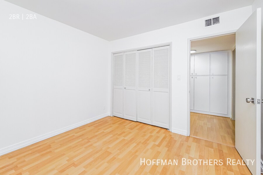 Building Photo - 4807 Woodley Ave