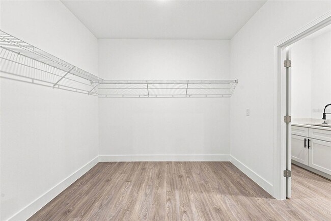 Building Photo - 143 Gondolier Pl