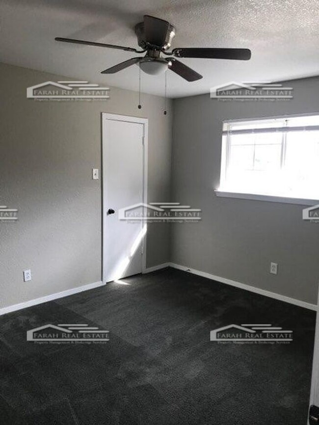 Building Photo - 2/1 Unit- Now Available in Irving, TX!