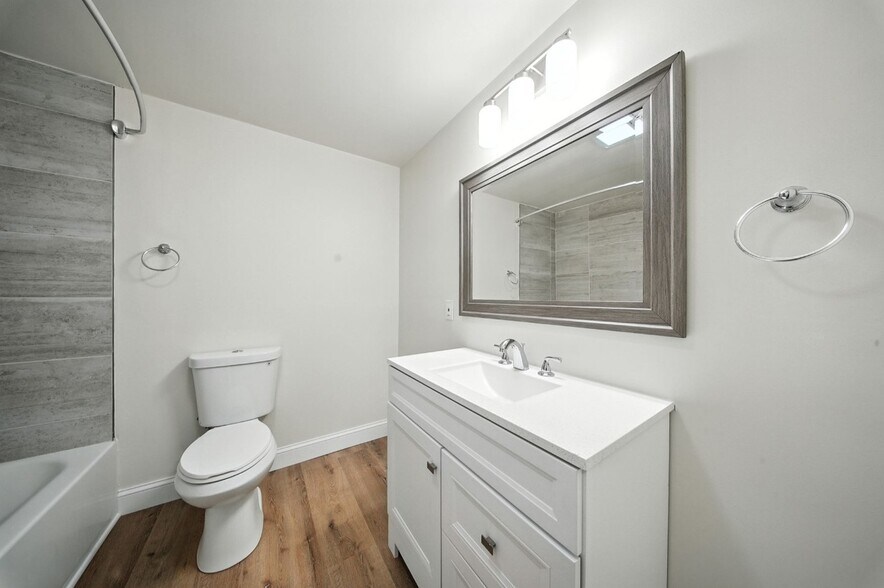 Building Photo - 155 Montgomery St