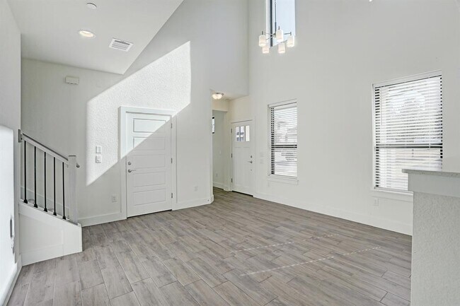 Building Photo - 12301 Maypole Bend