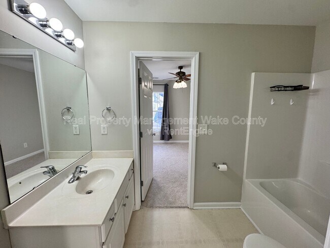 Building Photo - 1413 Crimson Creek Dr