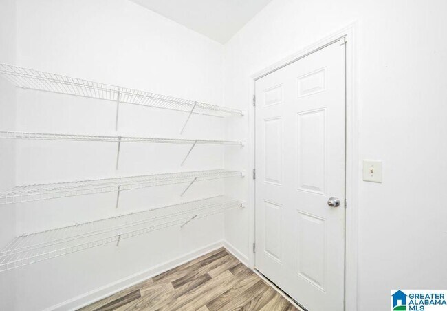 Building Photo - 315 Polo Ct