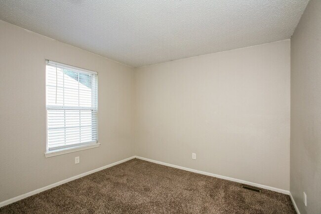 Building Photo - 5408 Alameda Rd