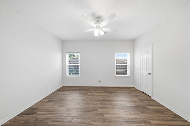 Building Photo - 2214 Lytham Ln