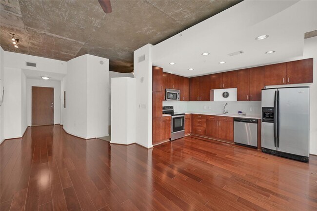 Building Photo - 5925 Almeda Rd