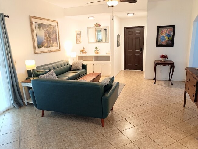 Building Photo - 1620-1624 York Dr