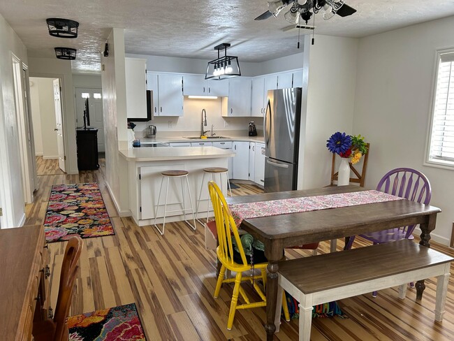 Building Photo - 1095 Canal Ave