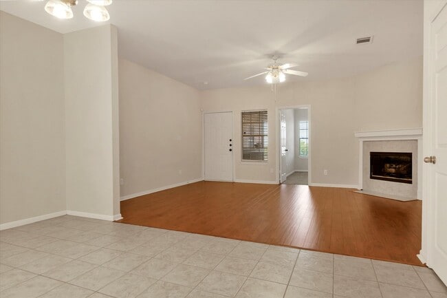 Building Photo - 305 Rawhide Loop