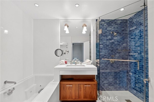 Building Photo - 102 Blue Lagoon