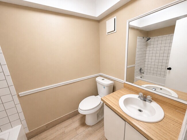Building Photo - 1409 Madrid Way