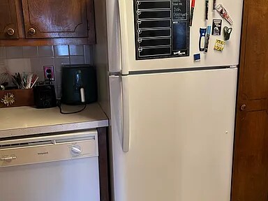 Building Photo - 11 Hallmark Gdns