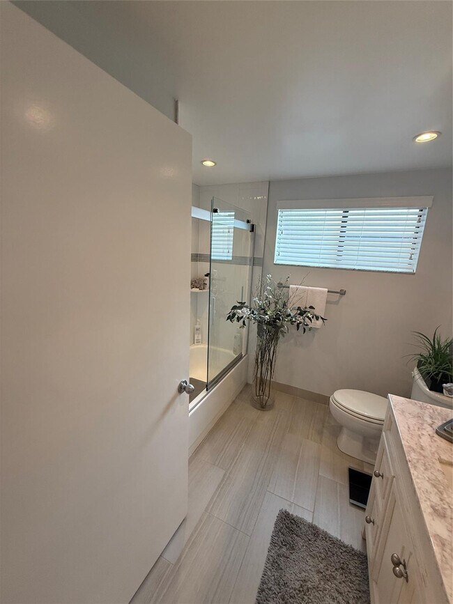 Building Photo - 15126 Ashland St