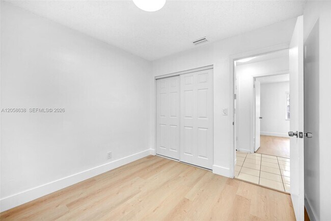 Building Photo - 304 SW 77th Ave