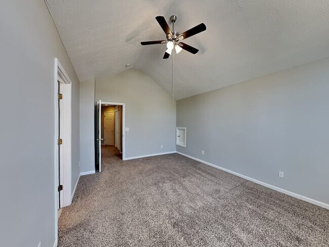 Building Photo - 2625 Fairstone Ave