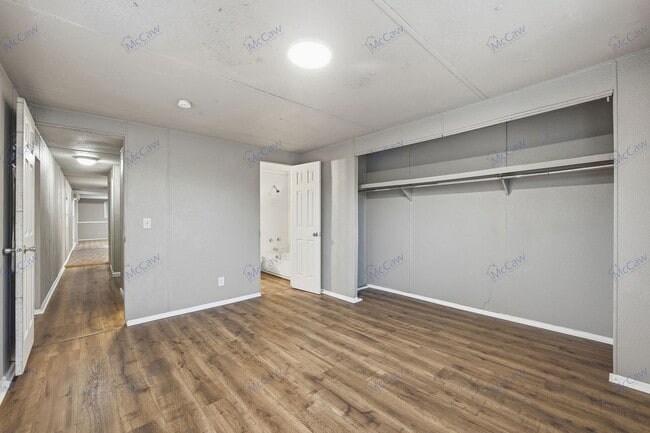 Building Photo - 1307 Oakridge Rd