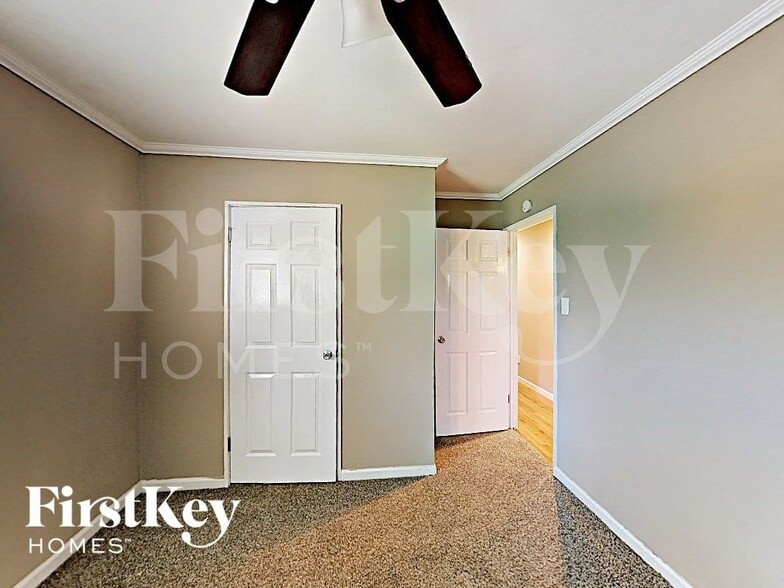 Building Photo - 1365 Carmona Dr