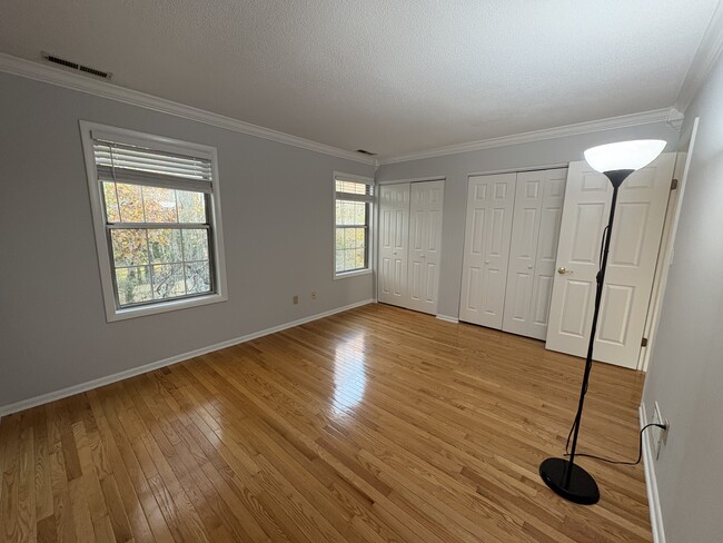 Building Photo - 241 Branford Rd