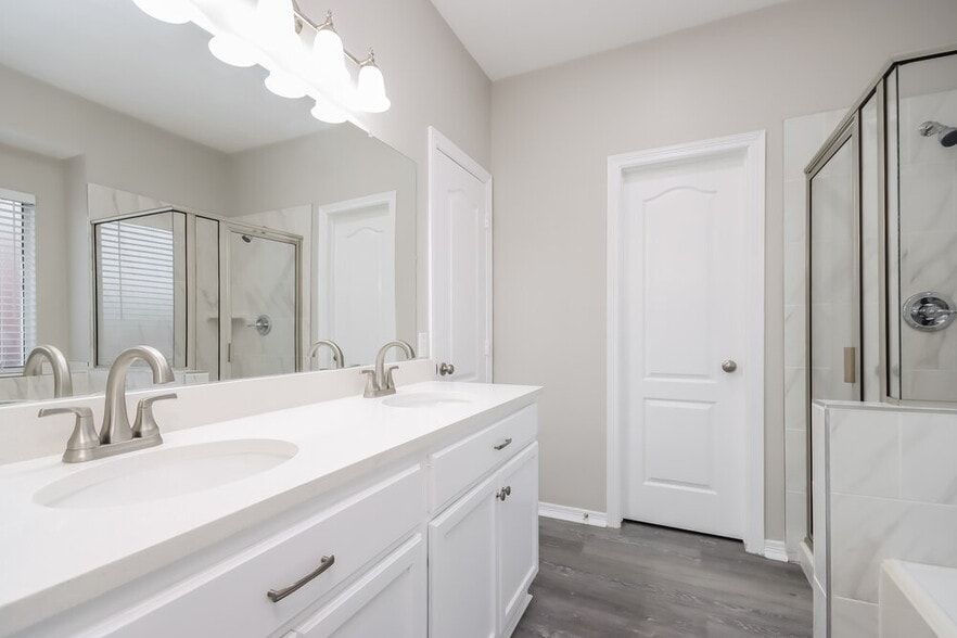 Building Photo - 2826 Fern Hill Dr