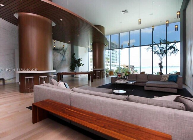 Building Photo - 460 NE 28th St