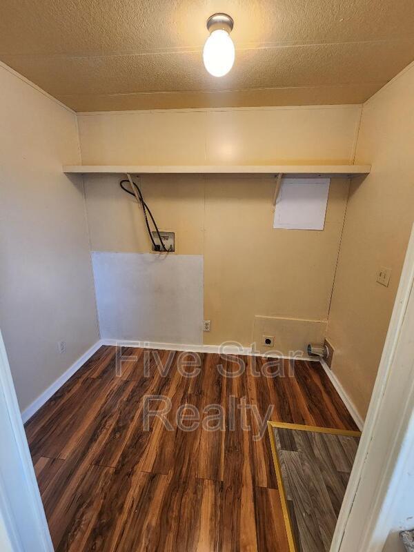 Building Photo - 1114 Laurel Ave