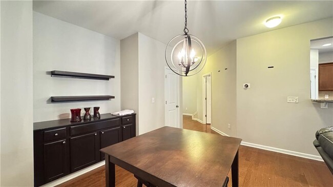 Building Photo - 2160 Greencrest Cir