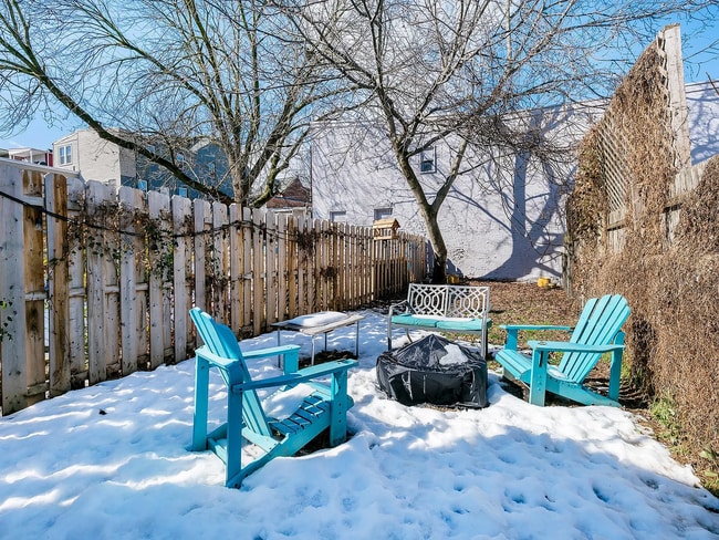 Building Photo - Updated 4 Bed 2 Bath Townhouse in Lancaster City!